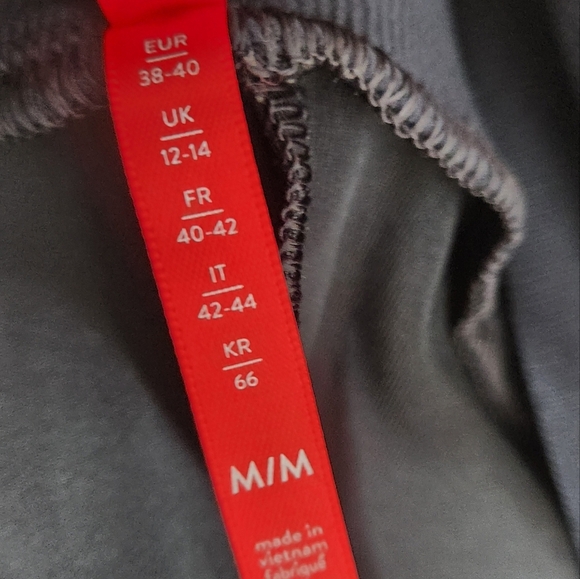 SPANX Faux Leather Leggings Mama Waistband - Picture 11 of 14